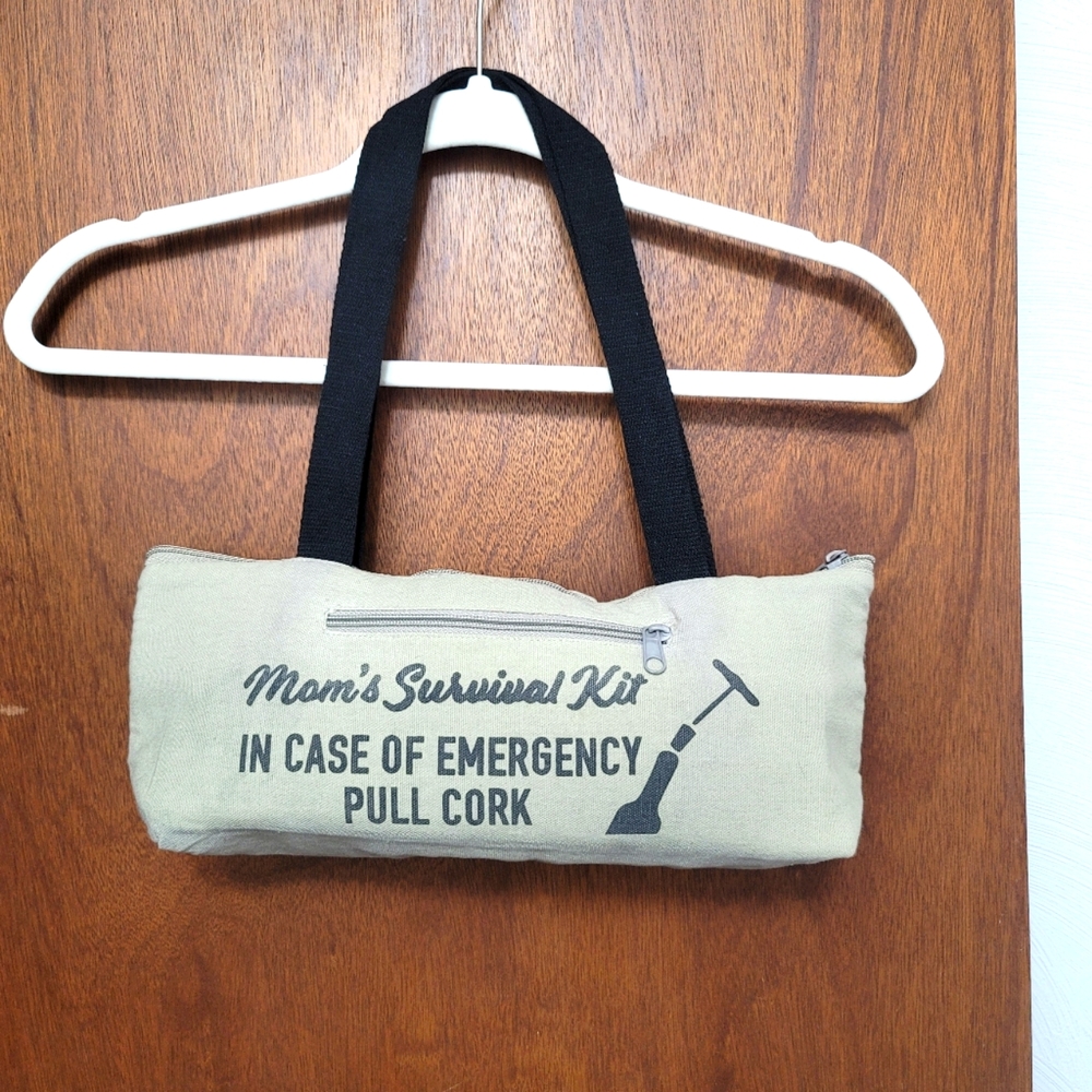 GANZ Mom's Insulated Wine Bag.  (879)